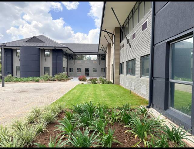 3,949M² OFFICE TO LET IN VORNA VALLEY